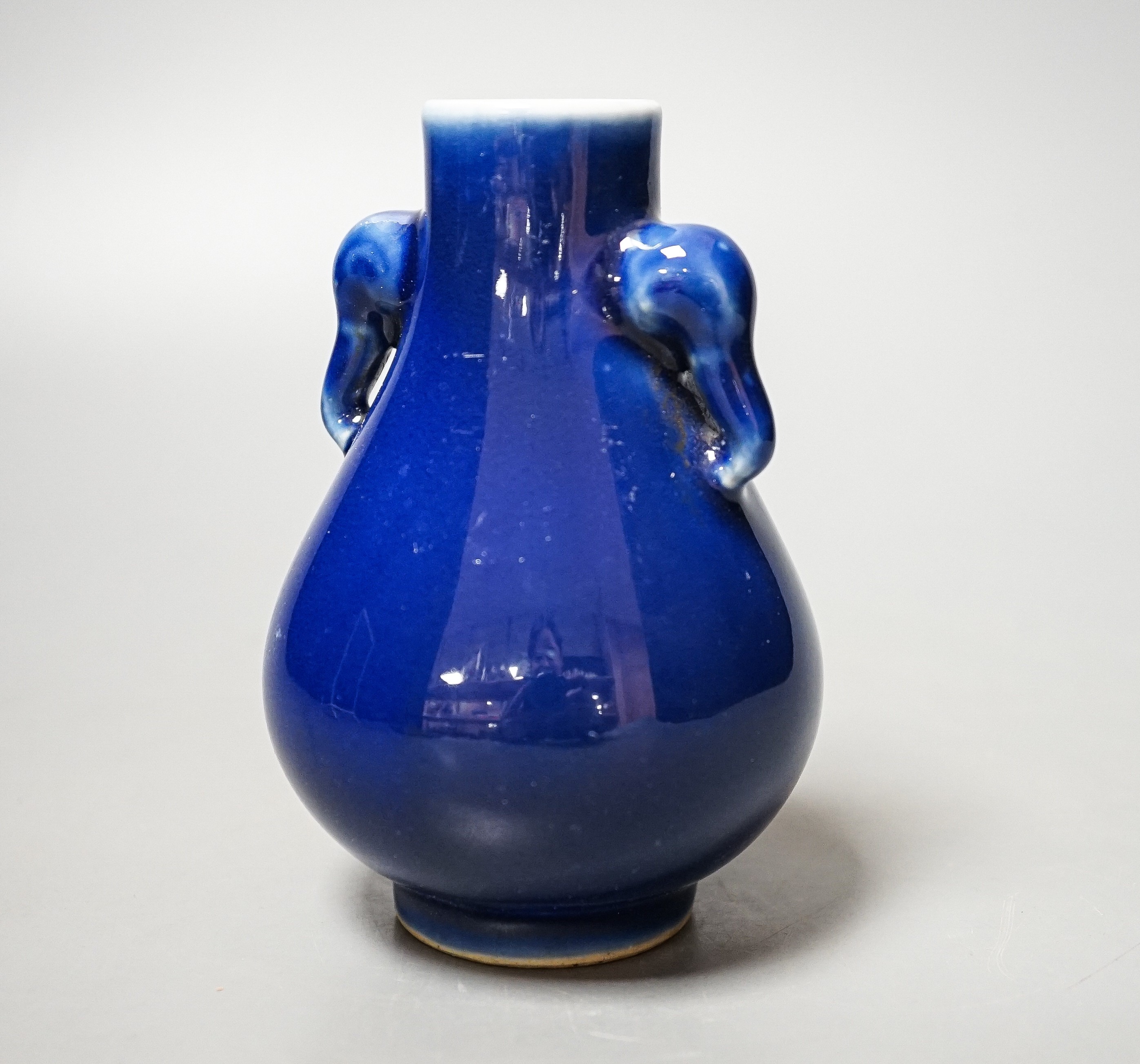 A Chinese blue glaze elephant handled vase 12cm